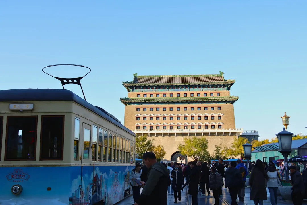 2025年建材贸易行业绿色转型趋势及五金交电市场影响